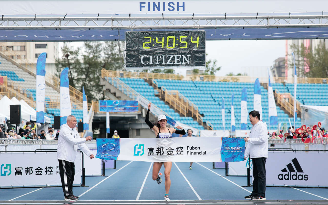 馬拉松組國內女子冠軍雷理莎 2小時40分54秒。中華民國路跑協會提供