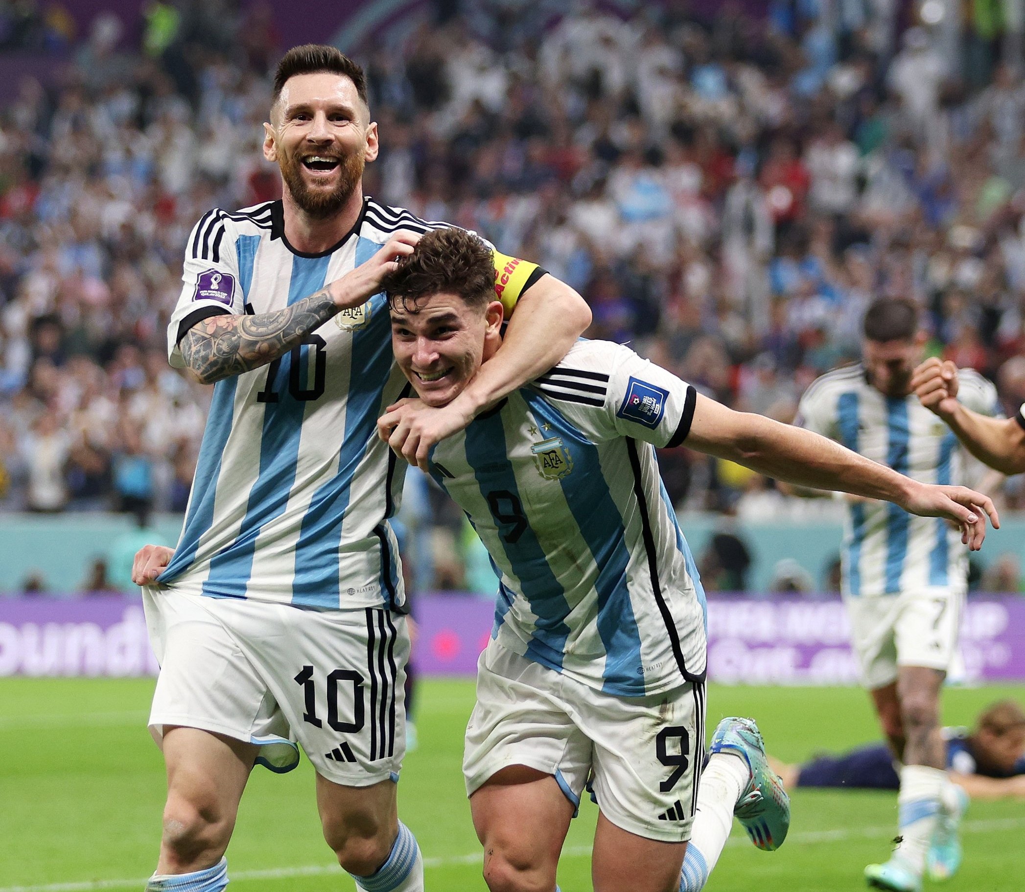阿根廷雙前鋒梅西、艾瓦雷茲(J. Álvarez)。摘自官方推特 
