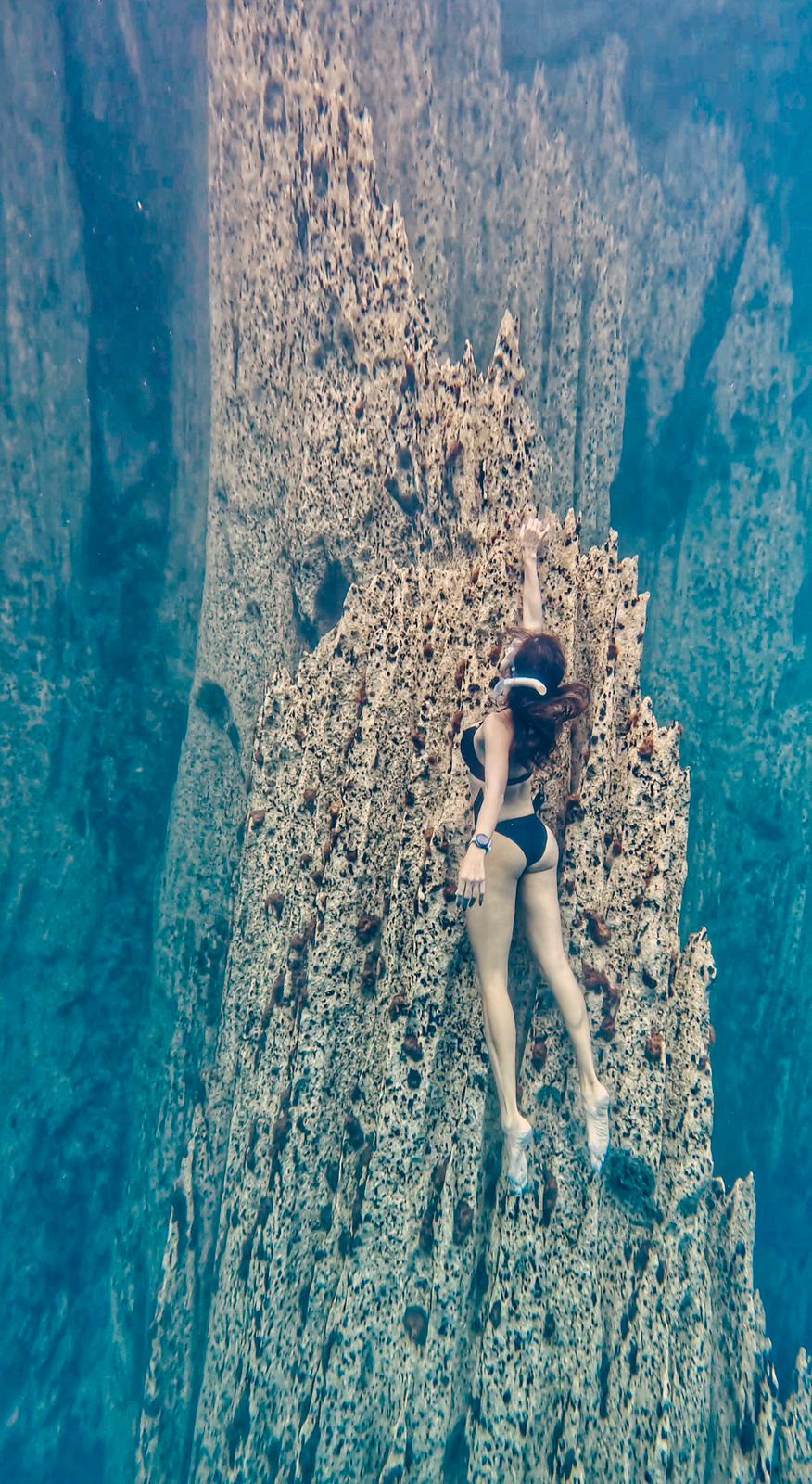 快艇衝浪女神 Kimberly陳美彤深入科隆島著名潛點挑戰自由潛水。 STARFiSH PR星予公關 Jiut孟辰提供