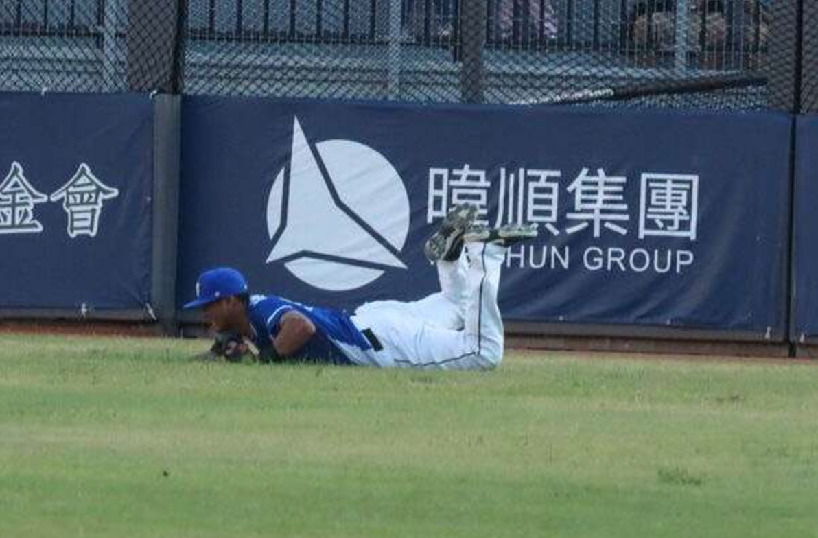 去年富邦悍將林哲瑄在新竹球場受傷。邦悍將提供