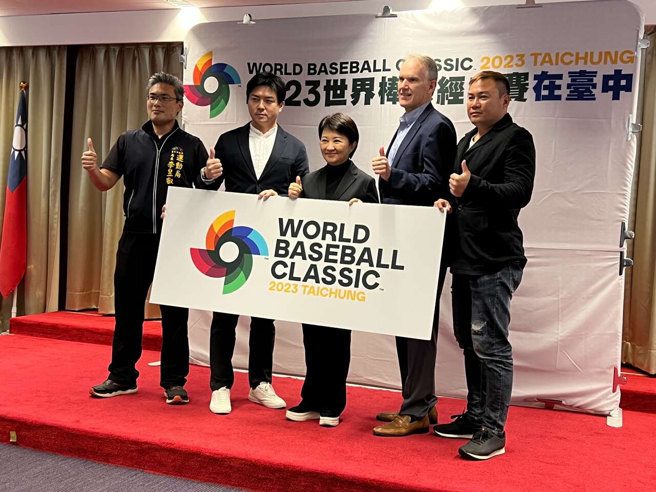 盧秀燕市長邀請世界棒球經典賽主席Jim Small與中信兄弟總教練林威助等人舉行跨部會議。大會提供