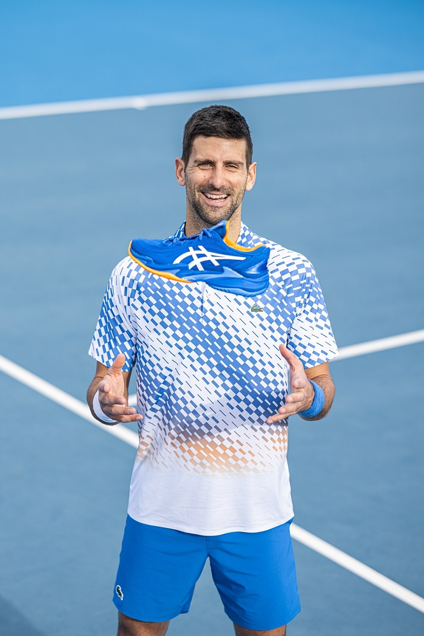 COURT FF 3專屬配色與Novak Djokovic共同研發，海洋藍搭配亮橘色外觀與優異性能，陪伴Novak Djokovic挑戰第10座澳網冠軍。官方提供