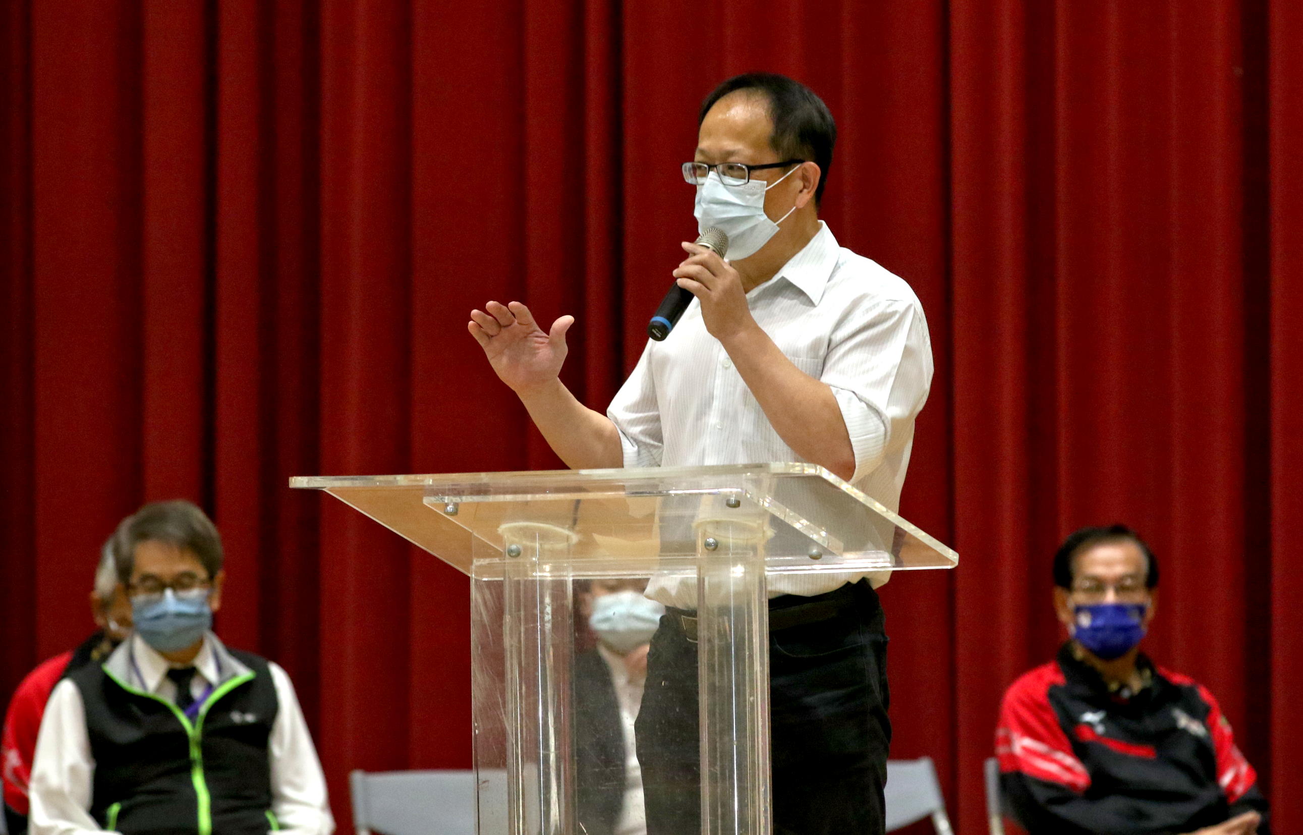 高雄市政府運動發展局主任秘書王耀弘主持全國第66屆「和家盃排球錦標賽」開幕典禮。高雄市運發局提供