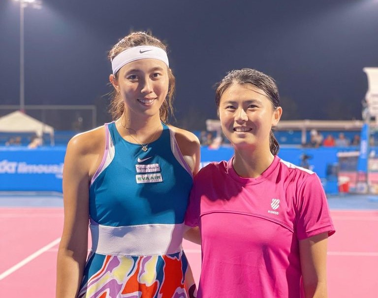 詹皓晴(左)、吳芳嫺組合成功晉泰國公開賽女雙8強。摘自詹皓晴臉書