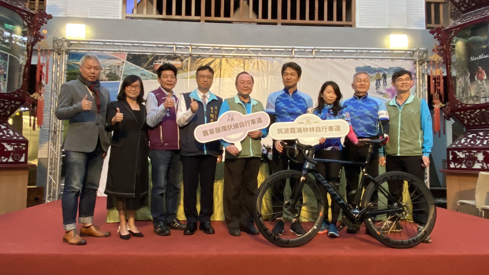 日本茨城縣知事大井川和彥(右4)親自到場締結台日兩邊自行車道交流。自行車新文化基金會提供