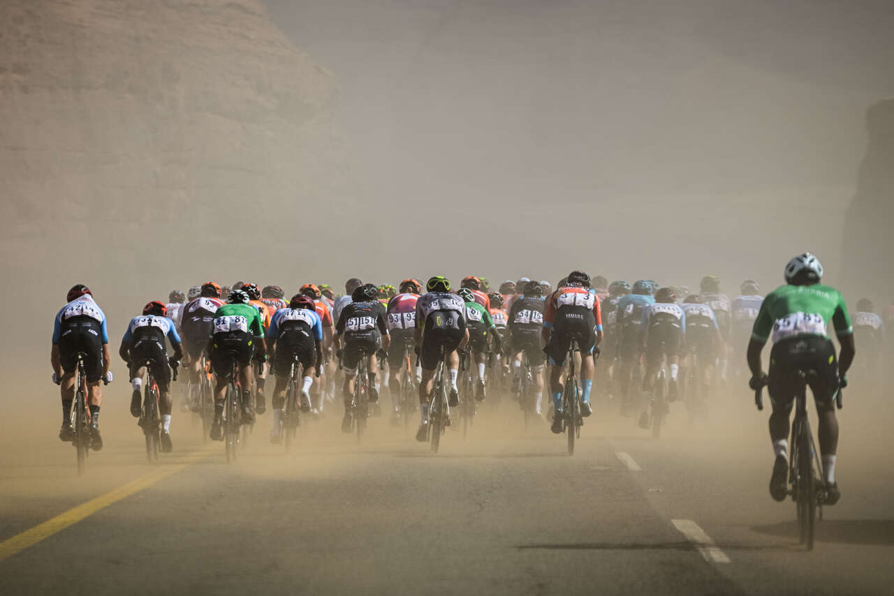 漠中的強側風路段成為選手們場上作戰的不確定性因素。Saudi Tour提供
