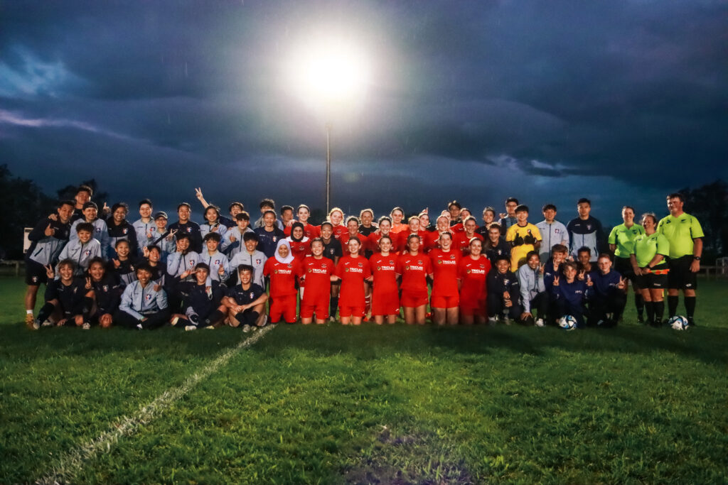 中華女足和紐西蘭當地職業隊進行友誼賽。（中華足協粉專）