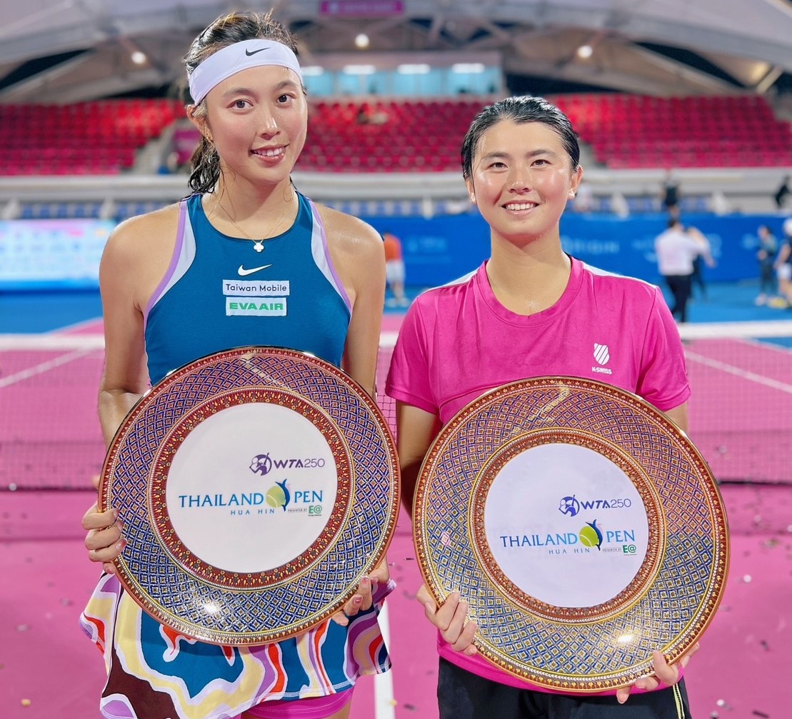 詹皓晴(左)與吳芳嫺打下台灣14個多月以來的首個WTA冠軍。劉雪貞提供