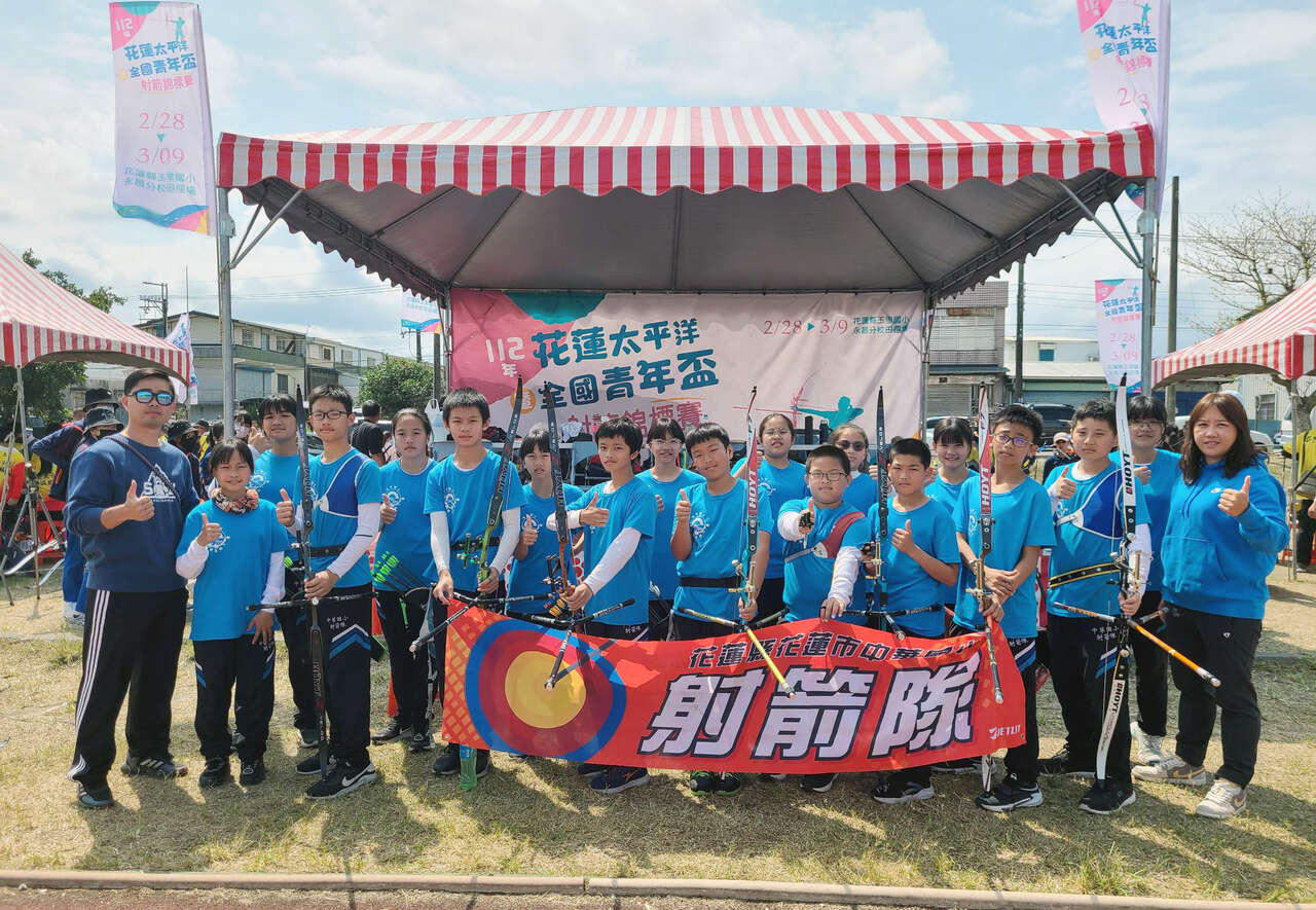 中華國小射箭隊征戰全國青年盃包辦2金2銅佳績。中華國小提供