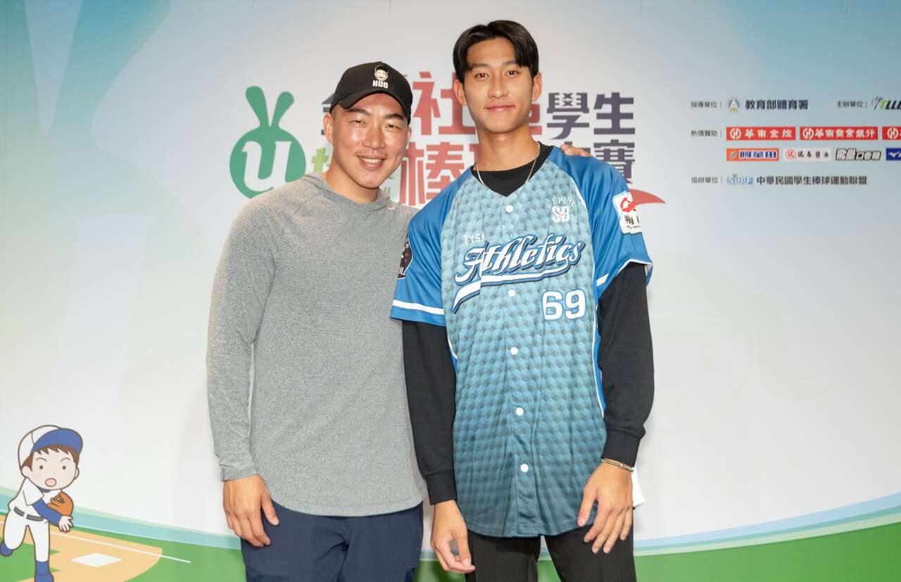 郭泓志及沙子宸一起為全國社區棒球大賽站台。官方提供