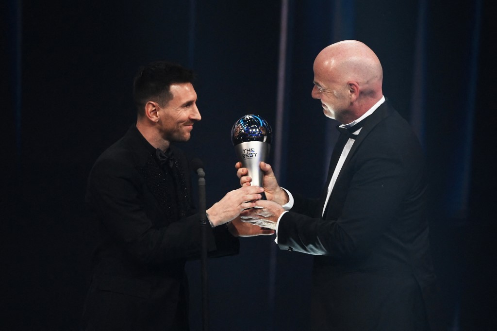 梅西再度榮膺最佳男子球員獎。法新社