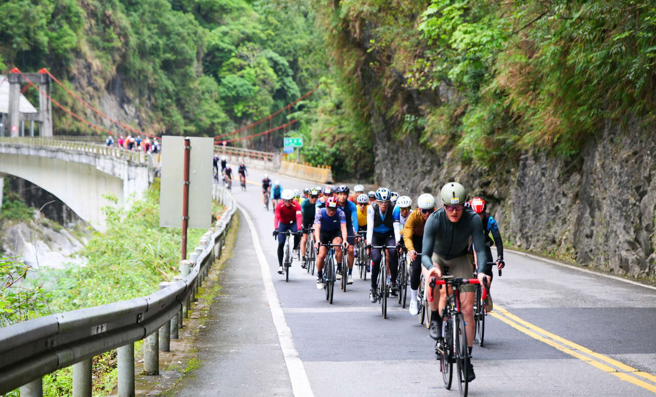 2023臺灣KOM登山王之路春季有16個國家地區選手，展開海拔2500公尺挑戰。大會提供