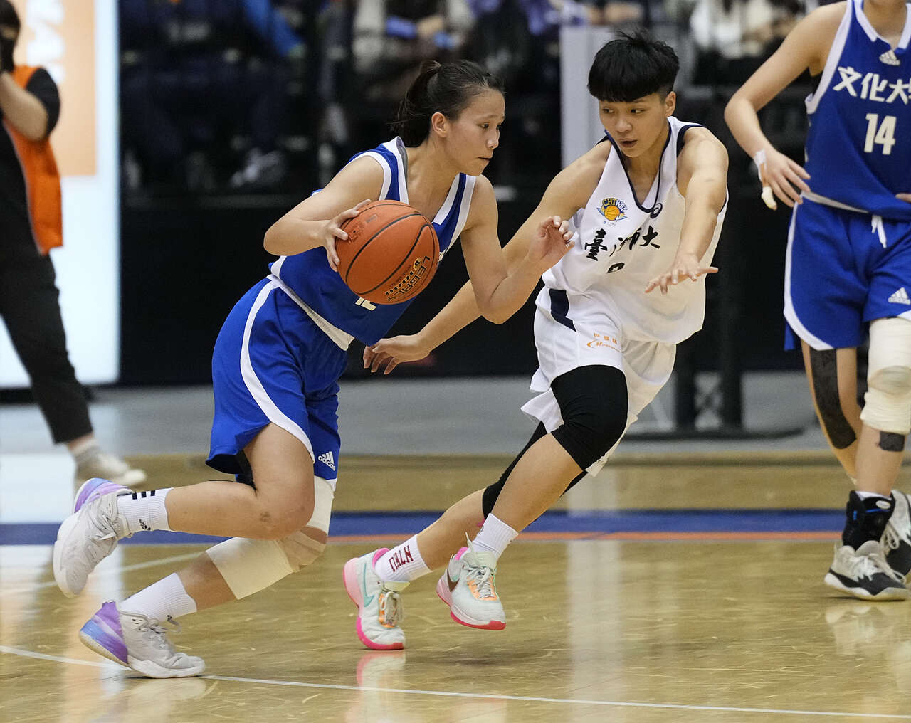 文化大學王玥媞撐滿全場拿下14分10籃板。大會提供