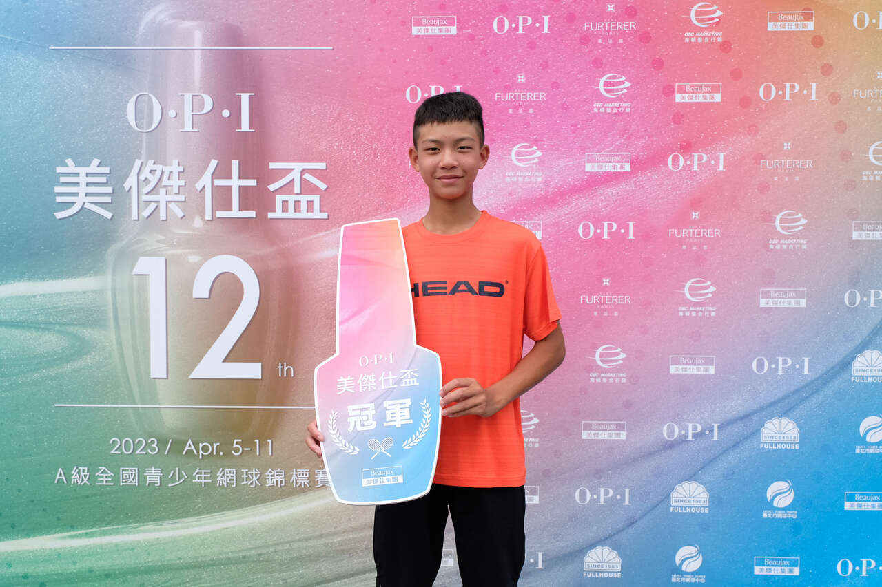 去年12歲組男單冠軍林郁敏，本屆挑戰14歲組賽事自會外賽出發一日兩勝，前進會內第二輪。大會提供