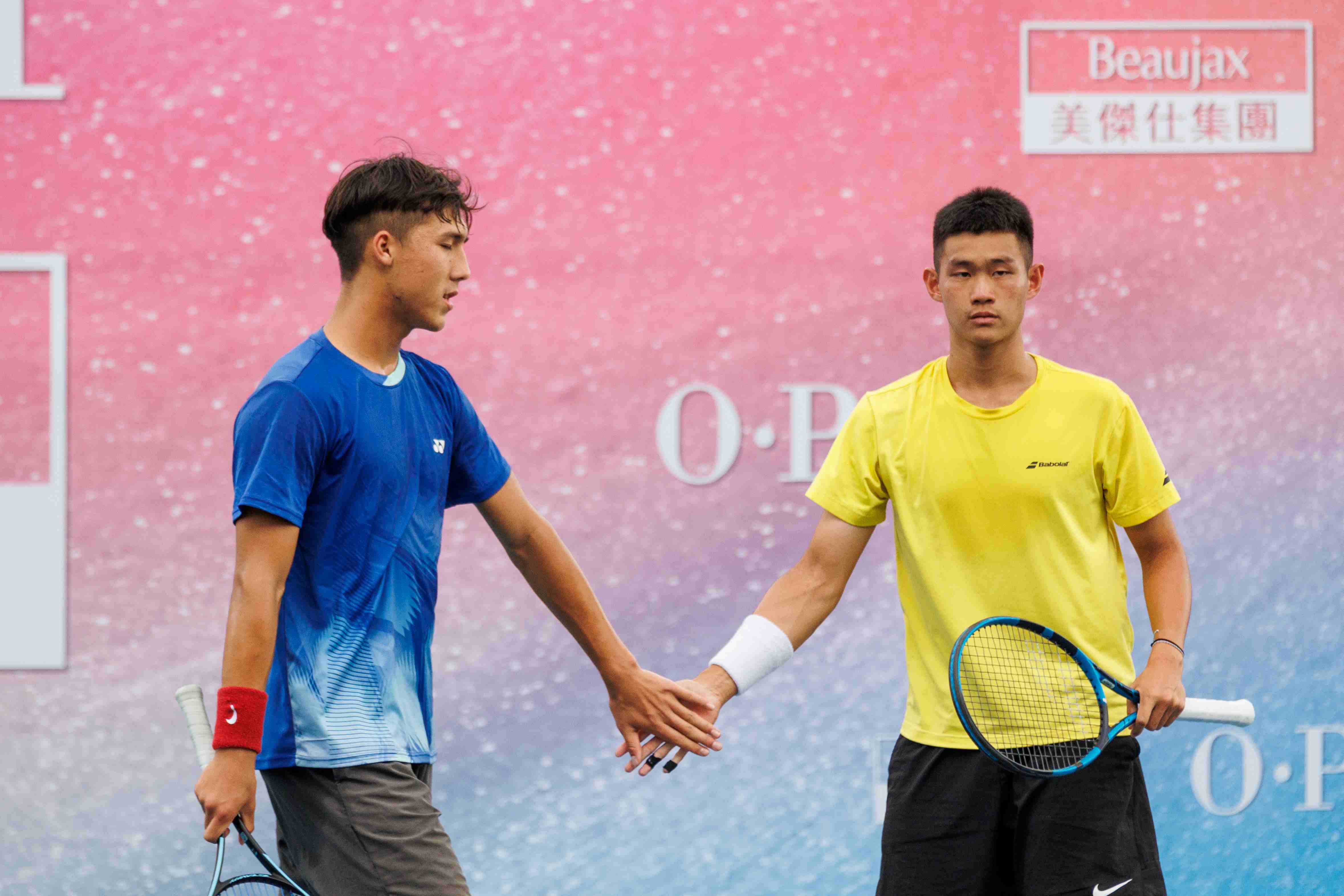 徐晨揚(左)蔡右承(右)斬獲 18 歲組男雙冠軍為最後一屆 OPI 盃畫下完美句點。大會提供