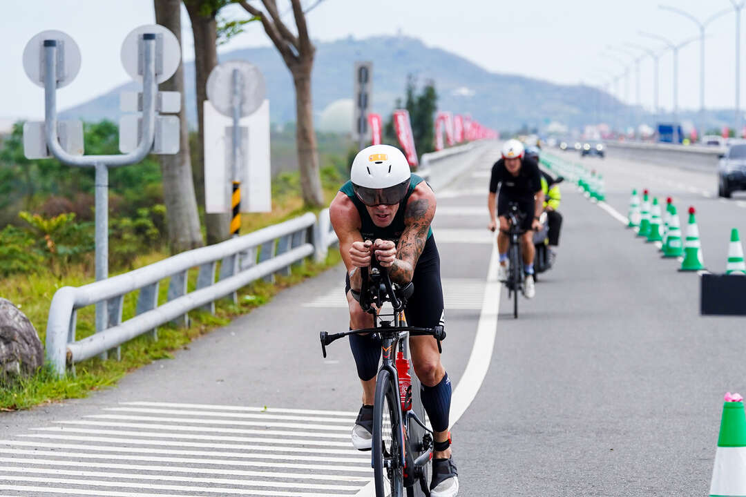 2023 challenge taiwan 113km職業男子組冠軍澳洲選手caleb noble腳踏車段成績刷新大會紀錄。challenge taiwan提供