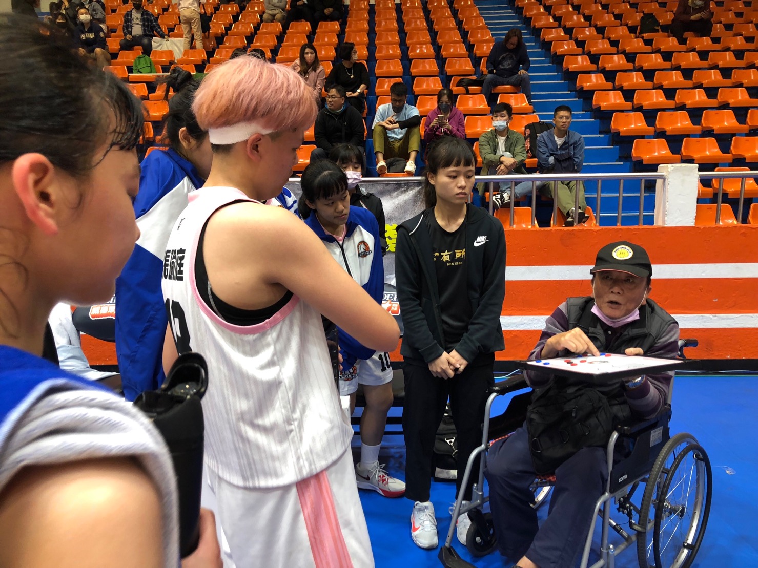 馬公高中女籃「輪椅教練」蕭國基。大會提供