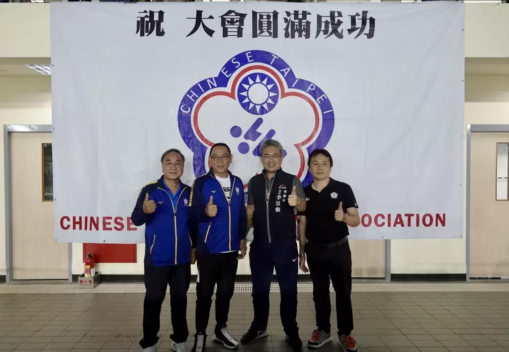 運動局長李昱叡及中華民國游泳協會多位貴賓到場關心賽事。台中市運動局提供