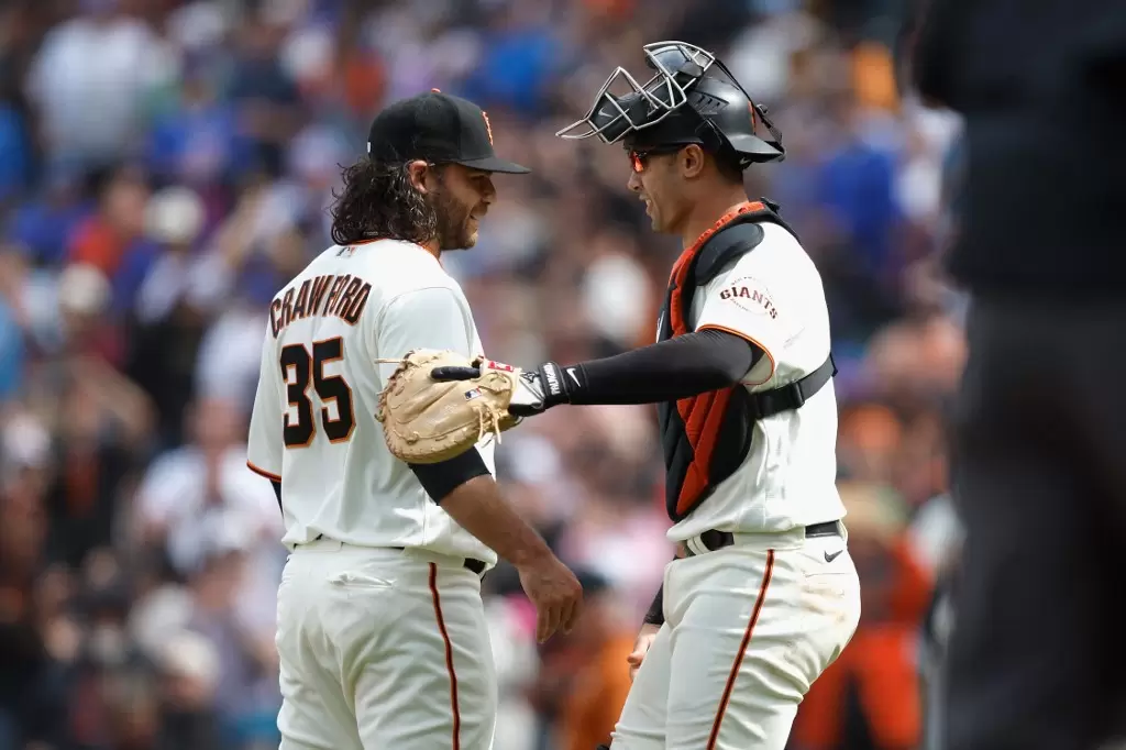 巨人在比賽後段派出野手克勞佛（Brandon Crawford）登板關門。法新社