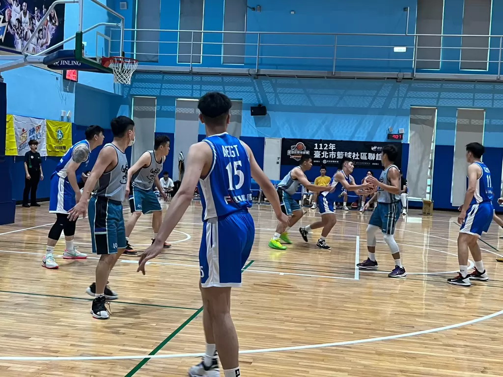 112年臺北市籃球聯誼賽信義區首日戰況激烈。官方提供