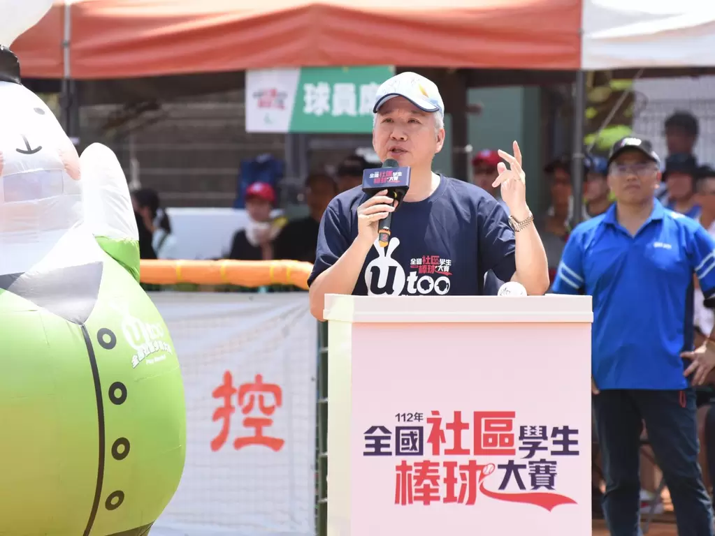 東海大學副校長劉正到場歡迎全國社區棒球小球員及家長。東海大學提供