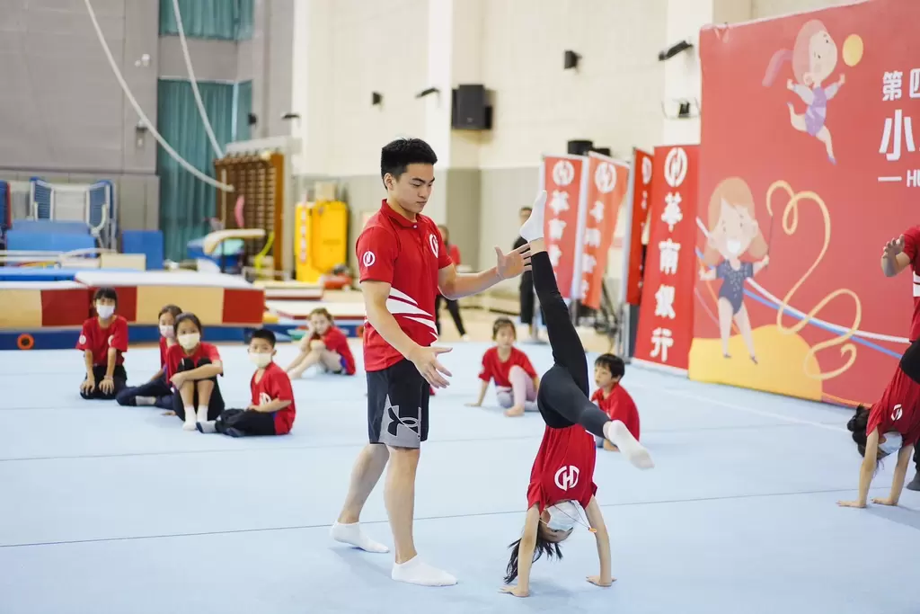 華南銀行第四屆「小小體操營」今(1)日在高雄國家運動訓練中心揭幕。華南銀行提供