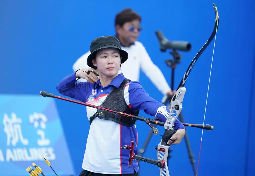 彭家楙6比2擊退南韓選手連兩屆獲得反曲弓女子個人銅牌。大專體總提供