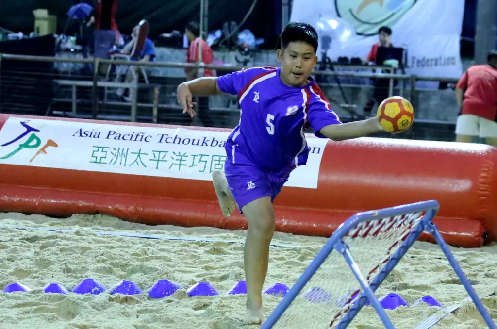 以麥寮國小為主的u12男生組中華a隊許冠凱順利取分。國際巧固球總會提供