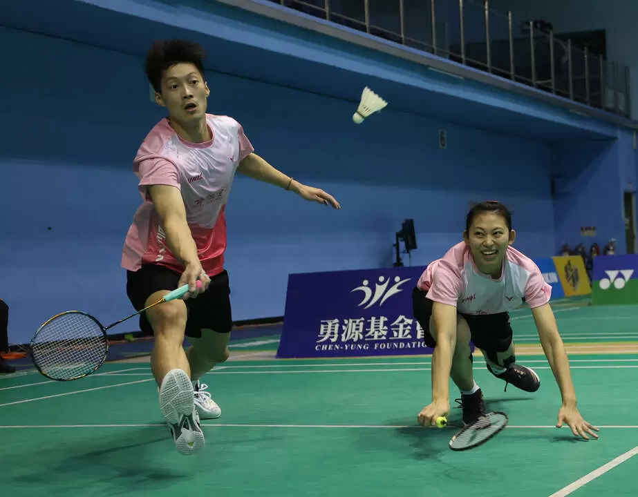 胡綾芳(右)、楊博軒三盤大戰晉32強。資料照片