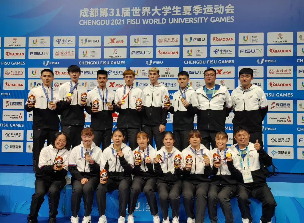 我國世大運羽球混合團體喜獲金牌，為中華隊進帳第2面金牌完成2連霸。體育署提供