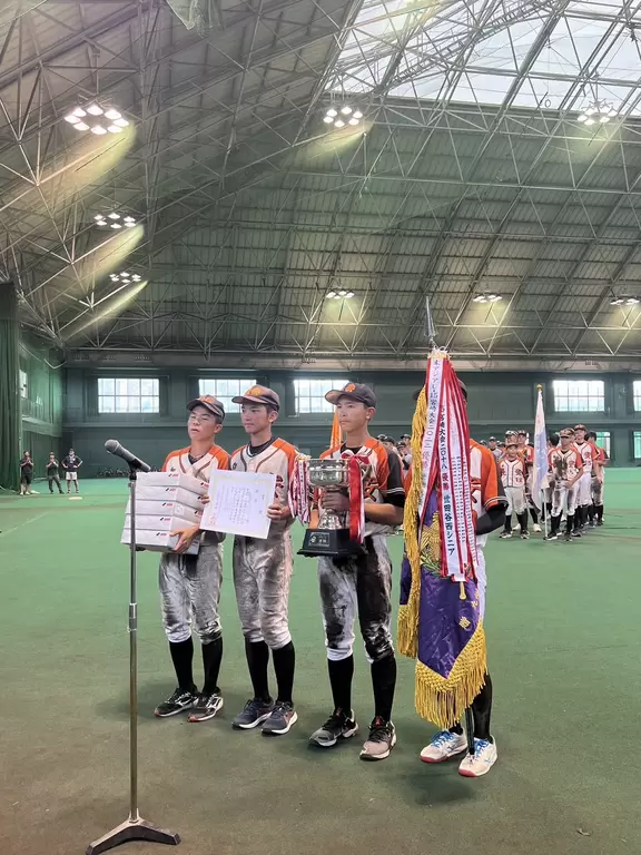 臺北市長安國中棒球隊到日本宮崎參加2023東亞15U野球大會，是該項賽事舉辦以來，首支抱走冠軍盃的外國隊伍 。官方提供