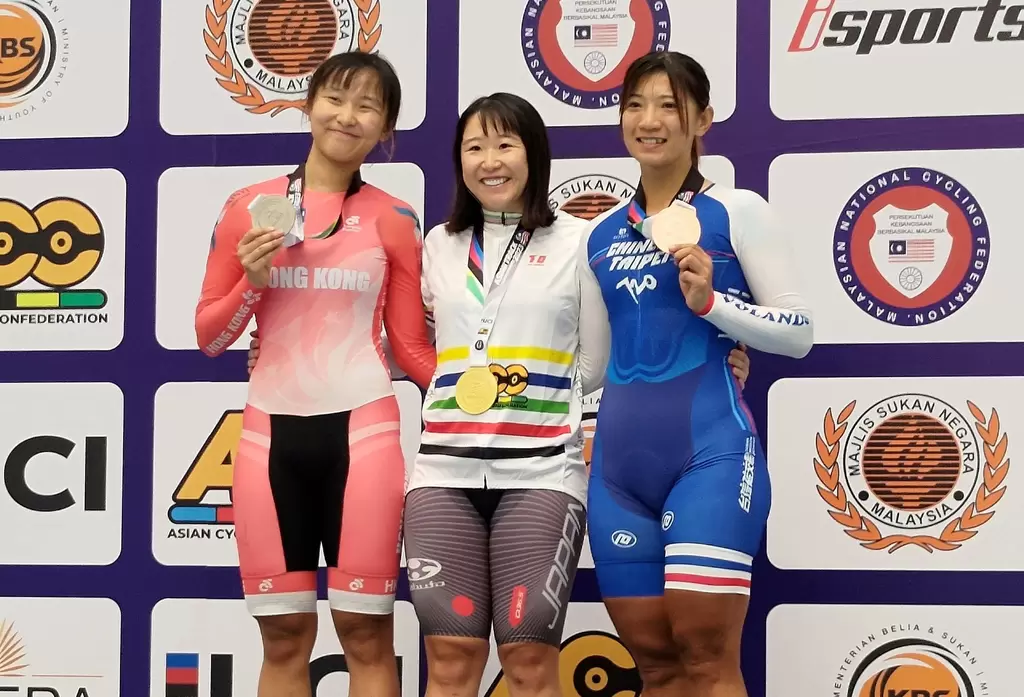 黃亭茵(右)拿到亞錦賽個人全能銅牌也讓她拿到杭州亞運參賽資格。合成照片