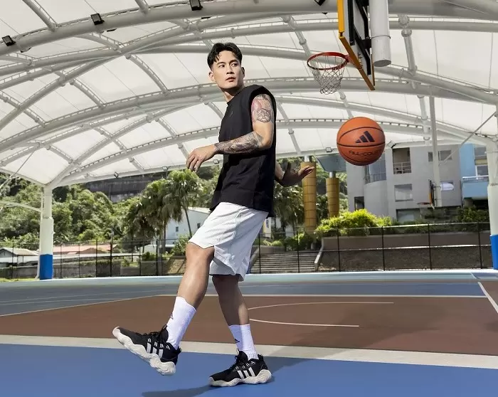 Trae系列愛好者的韋翰，挑選籃球鞋同樣也以重量輕盈抓地力強為首要條件。官方提供