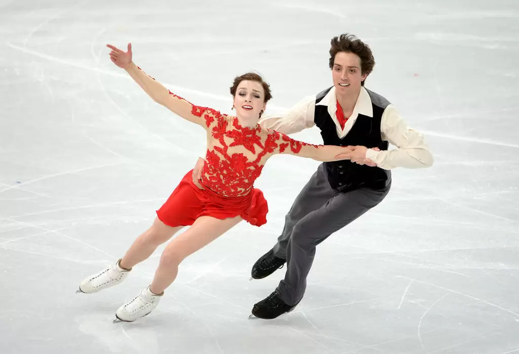 加拿大冬季奧運花式滑冰手亞歷山德拉保羅 (Alexandra Paul，左) 因車禍去世，享年31歲。法新社