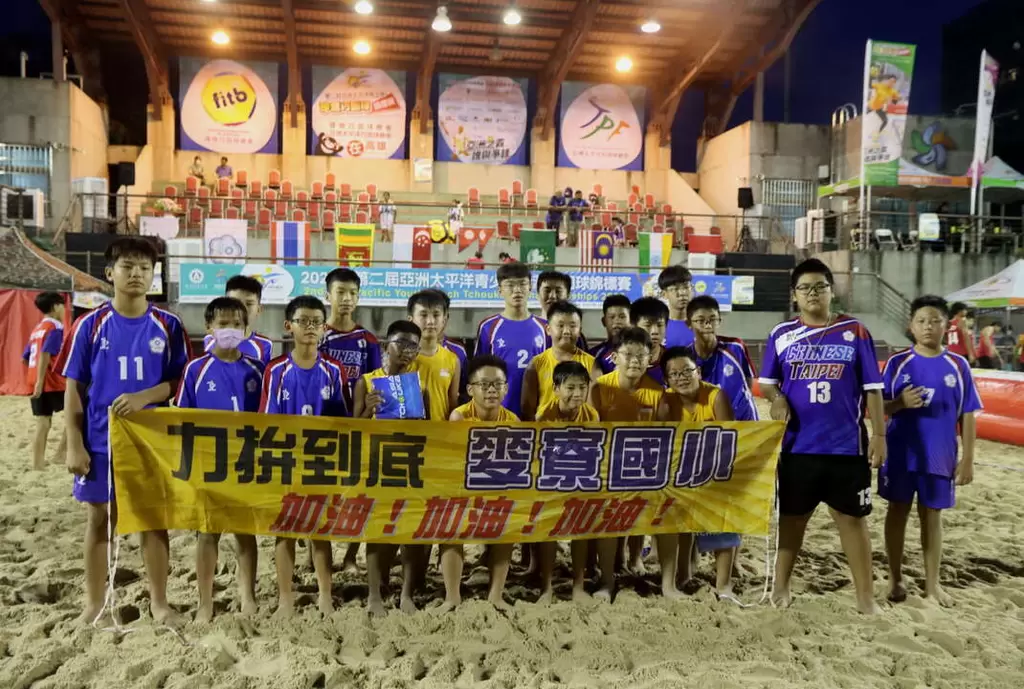 u12男生組以麥寮國小為主的中華a隊打完最後一場比賽後合照。國際巧固球總會提供