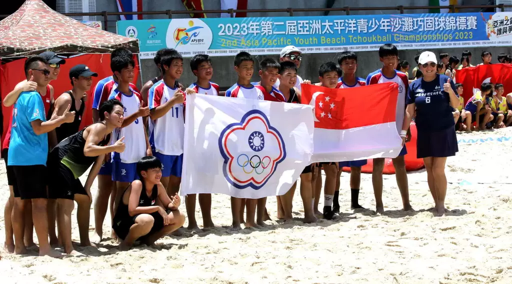 u15男生組決賽後中華a與新加坡大合照。國際巧固球總會提供
