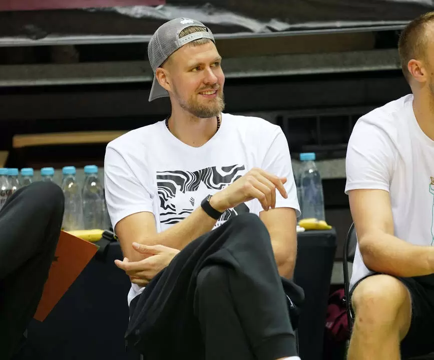 儘管因為腳傷而無法參加男籃世界盃比賽，但拉脫維亞球星Kristaps Porzingis仍然隨隊來到台灣。官方提供