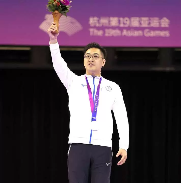 台灣首面亞運電競銀牌由44歲選手向玉麟獲得。中華奧會提供