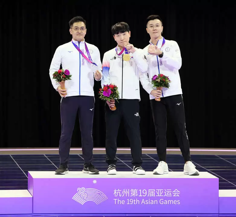 向玉麟(右)、林立偉（左）分獲銀銅牌。中華奧會提供