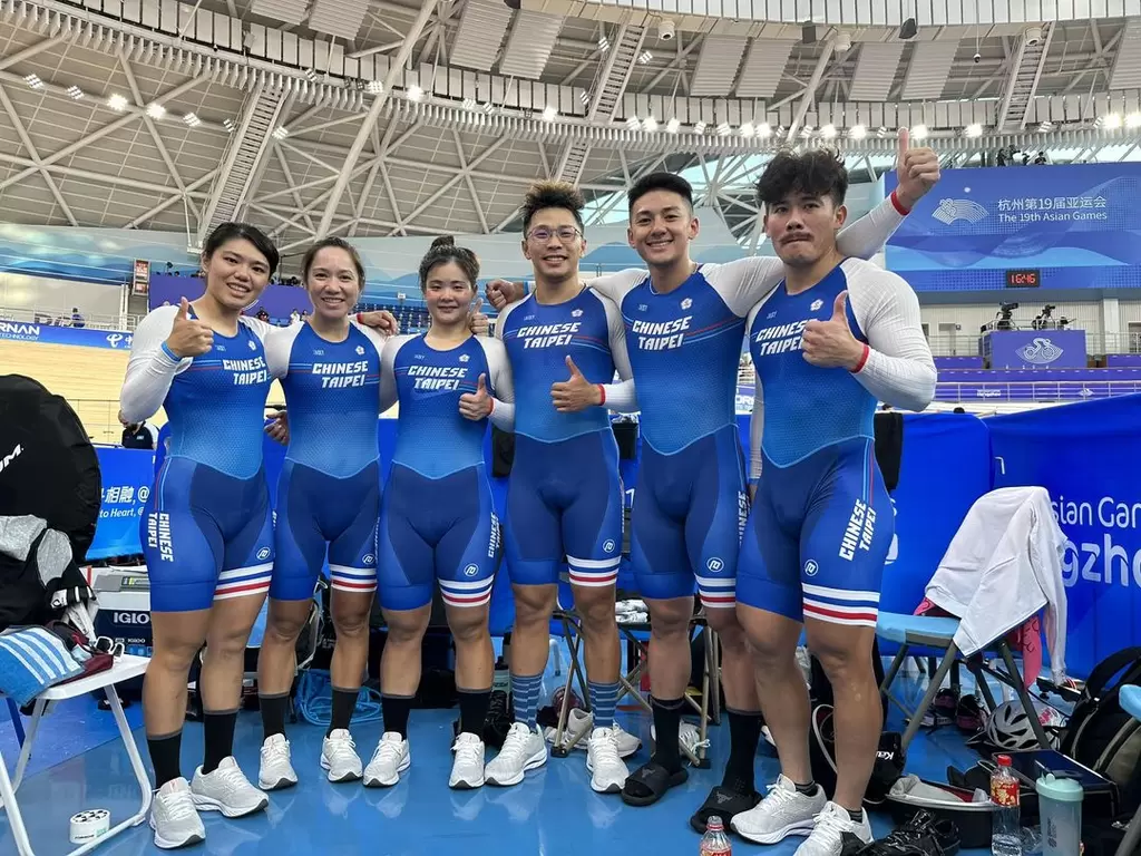 中華男女團隊競速隊賽後合影。摘自蕭美玉臉書