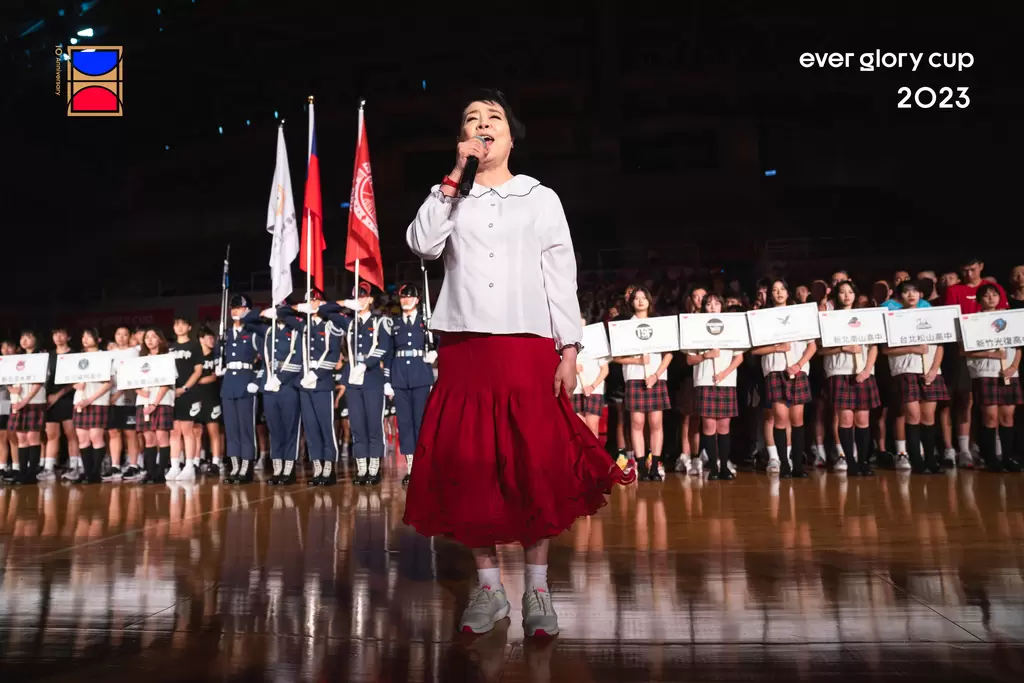 曾於第二屆長耀盃開幕領唱，台灣女高音聲樂家簡文秀於十週年再度蒞臨領唱國歌。官方提供