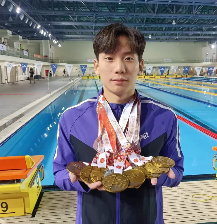 臺北泳將王冠閎在全運摘下個人最多的8金3銀。臺北市體育總會提供