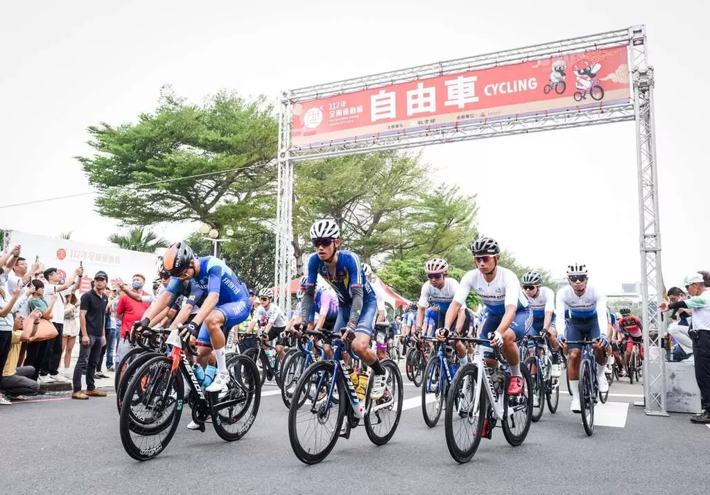 台南全運會男子公路賽全長170公里自永華市政中心出發 。美利達自行車提供