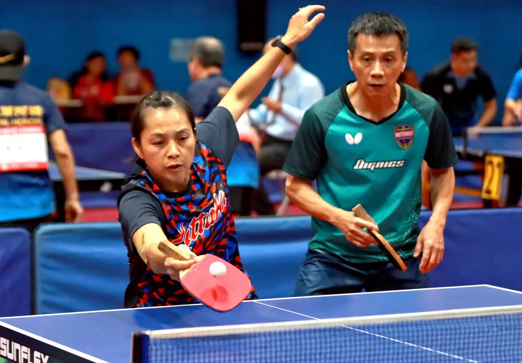 金牌搭檔陳源順／陳秋丹（左）獲得混雙90個人雙打組冠軍。台灣乒乓球總會／提供
