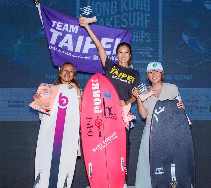 kimberly陳美彤中勇奪2023 wwa亞洲巡迴賽香港站master women surf冠軍，成為臺灣第一位獲得wwa亞洲巡迴賽四站優勝的大滿貫選手。starfish星予公關提供