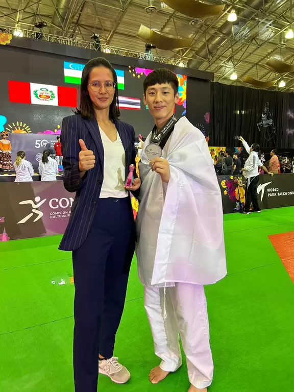 蕭翔文教練是前跆拳國手吳燕妮(左)。蕭翔文提供