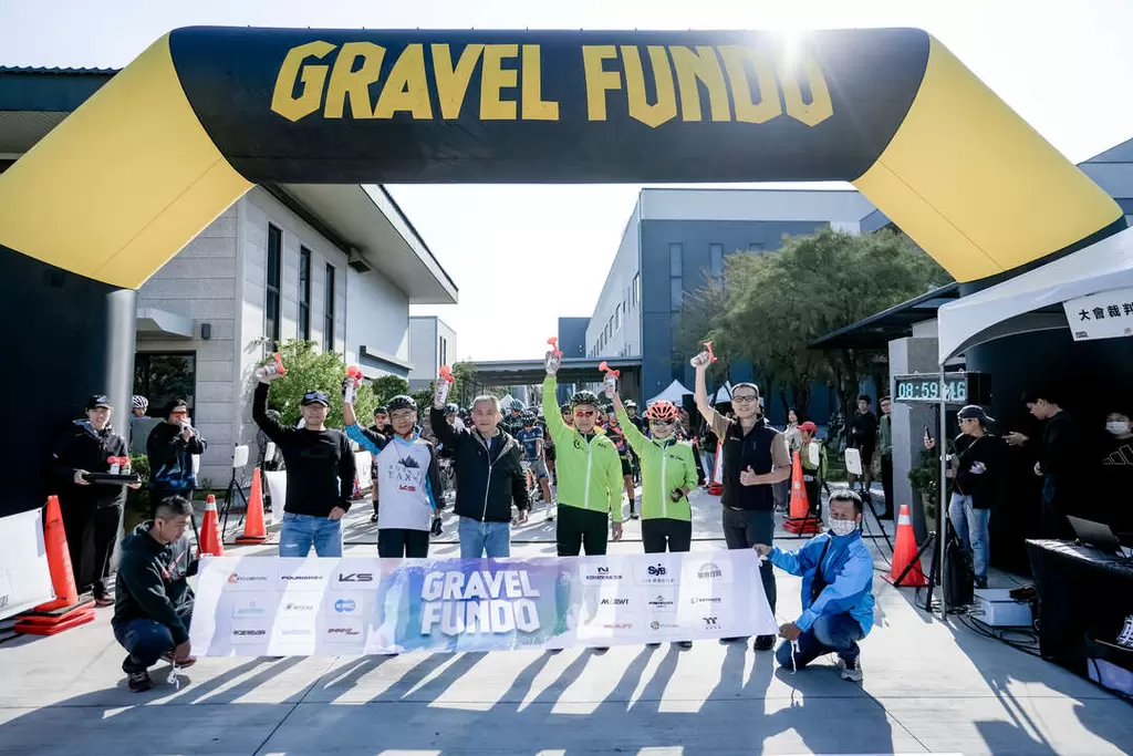 由17家台灣自行車產業品牌共同支持的Gravel Fundo品牌賽事圓滿完成第四站台南年終站。輪動台灣運動協會提供