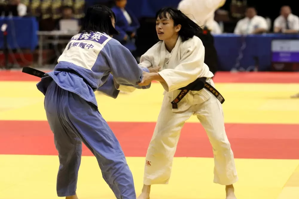 后綜高中谷慕．勒巴克(右)擊敗臺東體中楊秀英贏得女第二級金牌。姚瑞宸攝