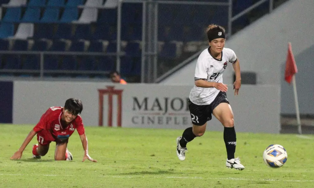 左翼林凱玲突破曼谷FC防守。