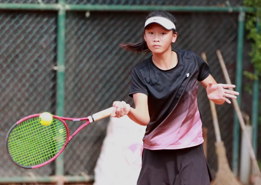 東信國小曾汪瑩(打下國小六年級女生冠軍。四維基金會提供